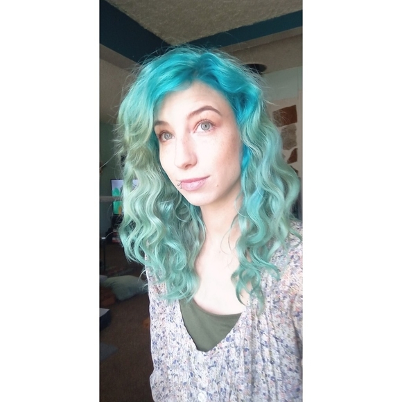 Meet your Posher, Jessica - Picture 1 of 1